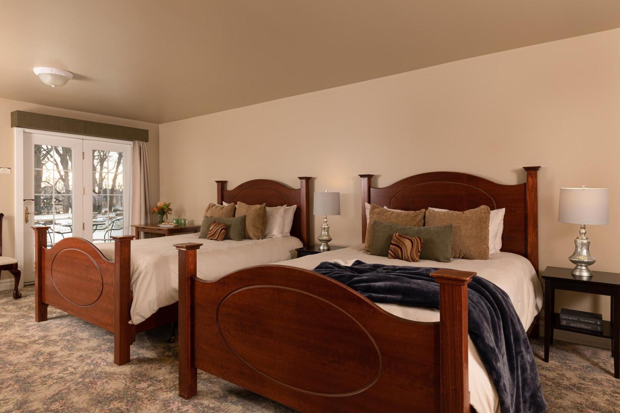 The Oakwood Inn โอโคโบจิ ภายนอก รูปภาพ
