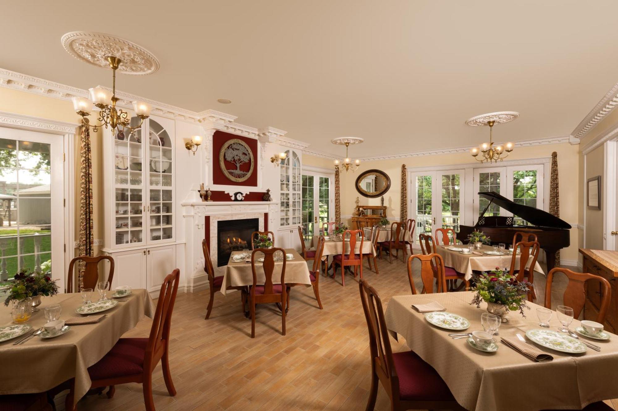The Oakwood Inn โอโคโบจิ ภายนอก รูปภาพ