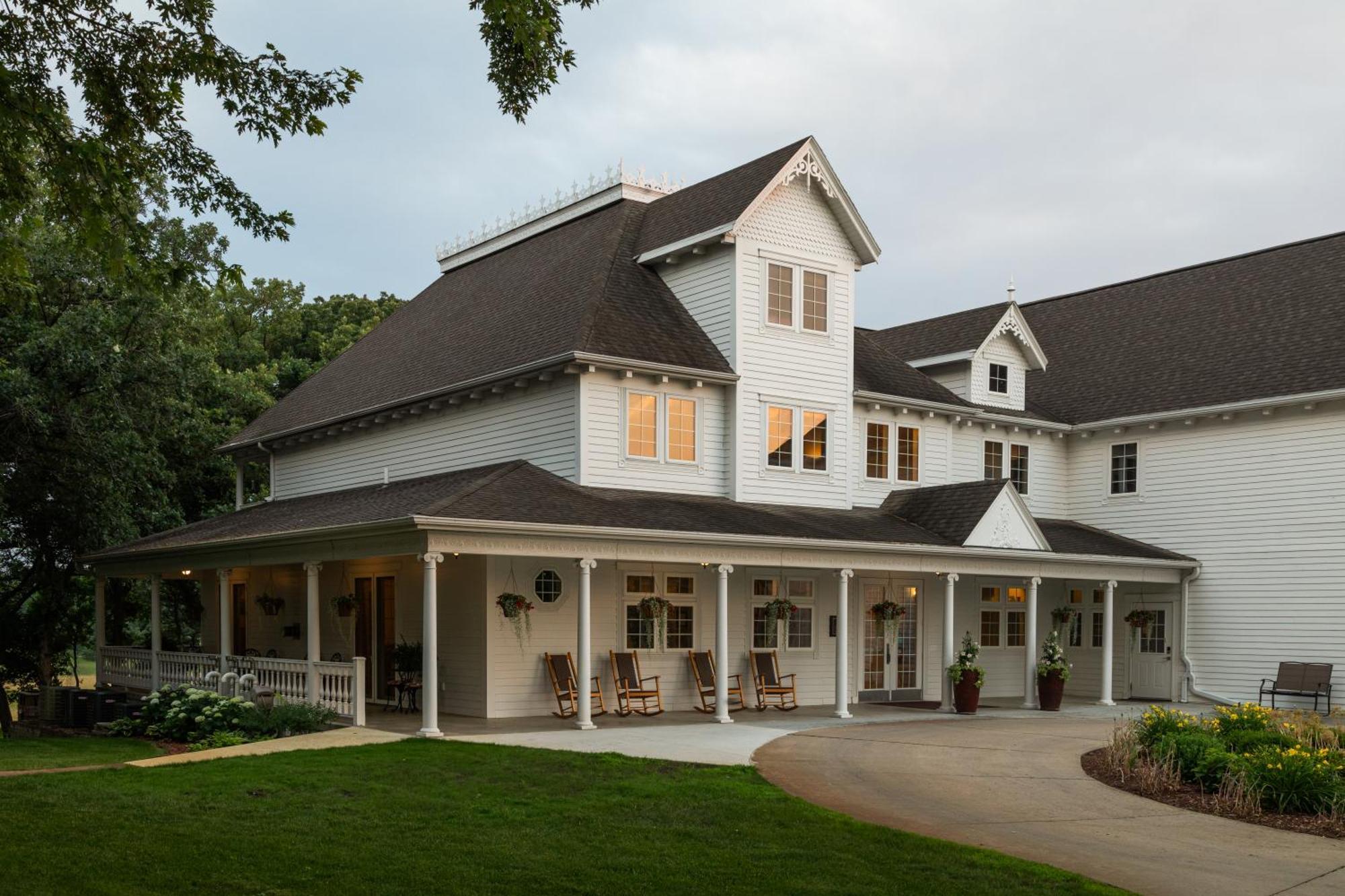 The Oakwood Inn โอโคโบจิ ภายนอก รูปภาพ