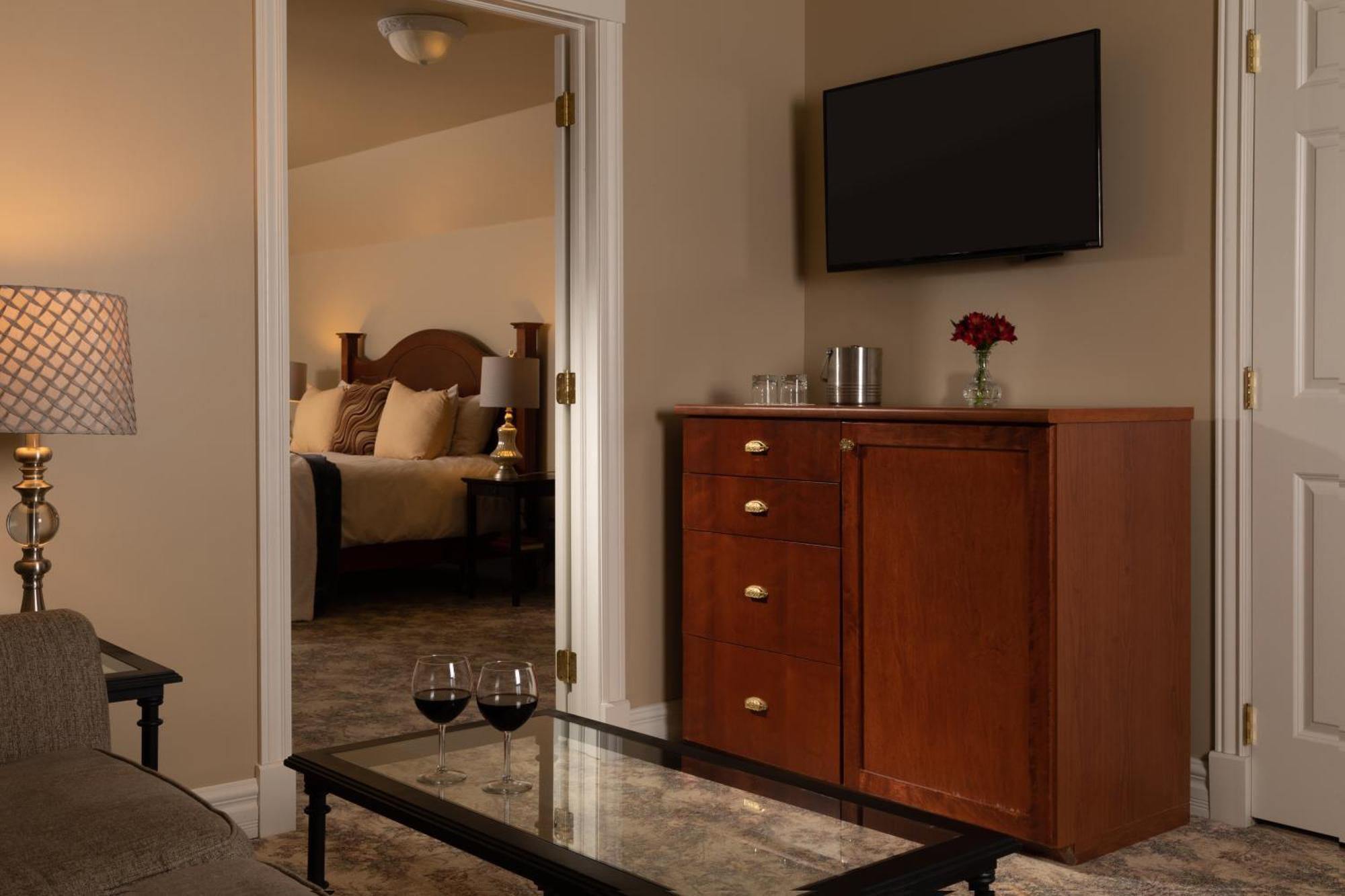The Oakwood Inn โอโคโบจิ ภายนอก รูปภาพ
