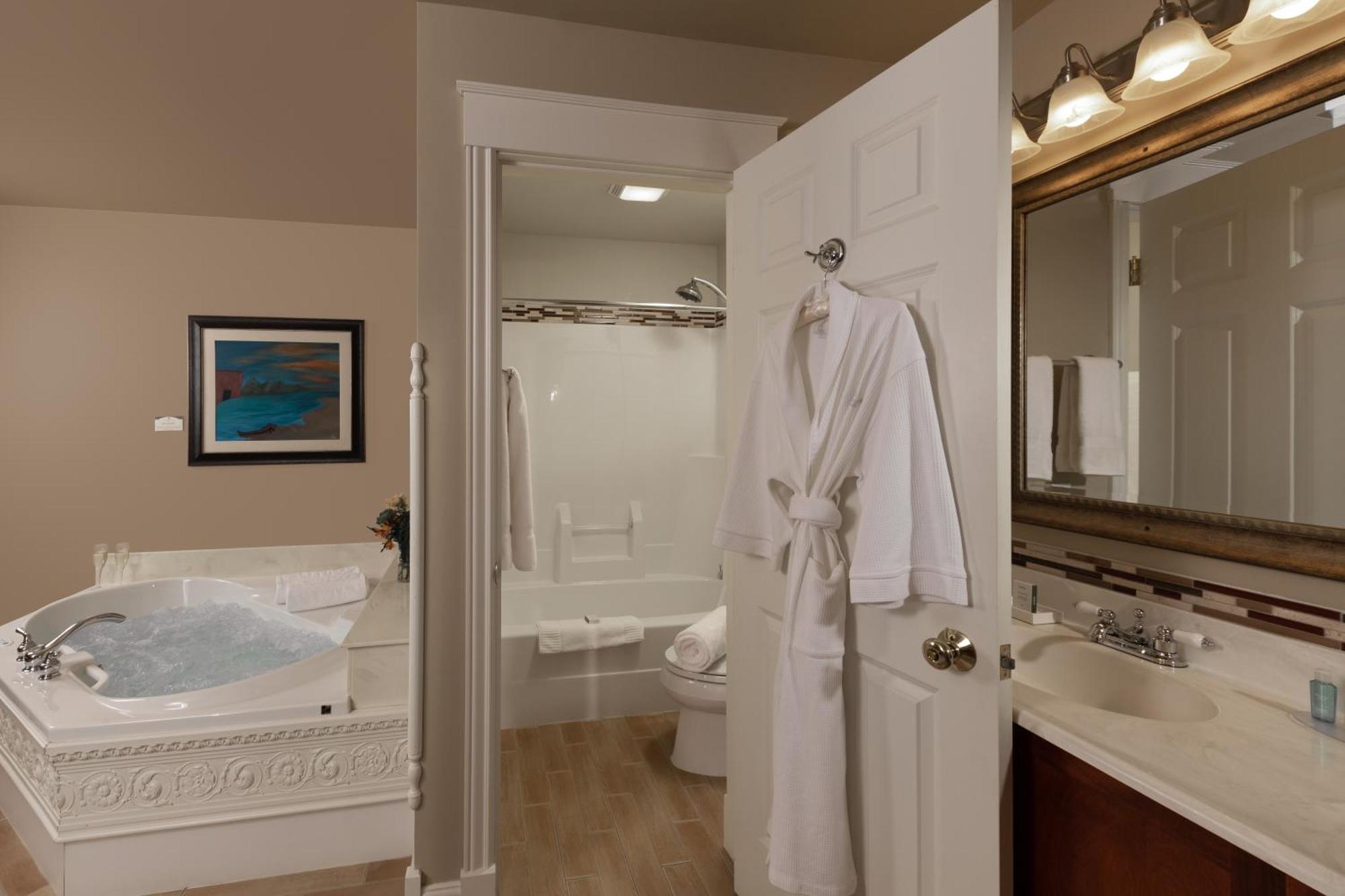 The Oakwood Inn โอโคโบจิ ภายนอก รูปภาพ
