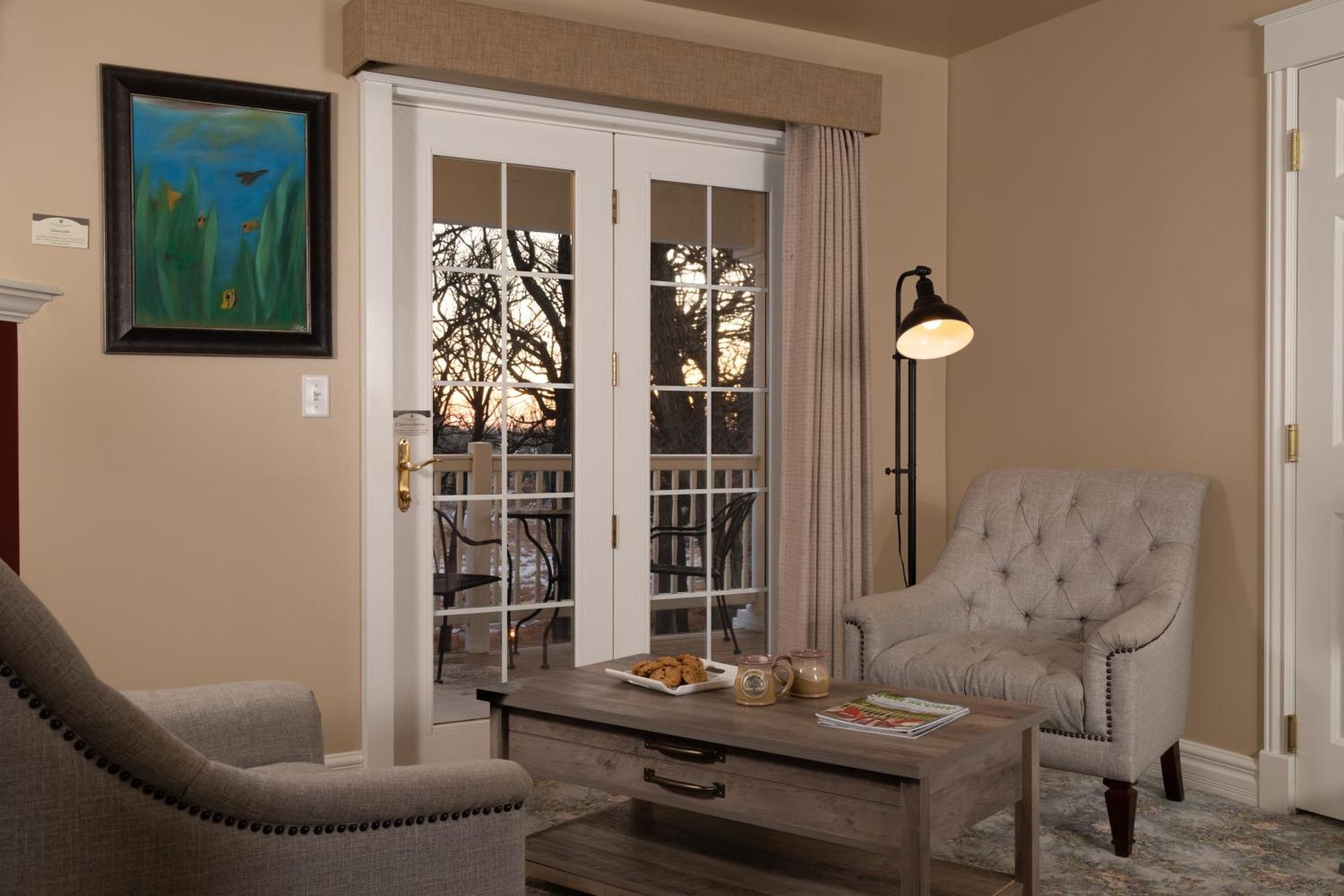 The Oakwood Inn โอโคโบจิ ภายนอก รูปภาพ