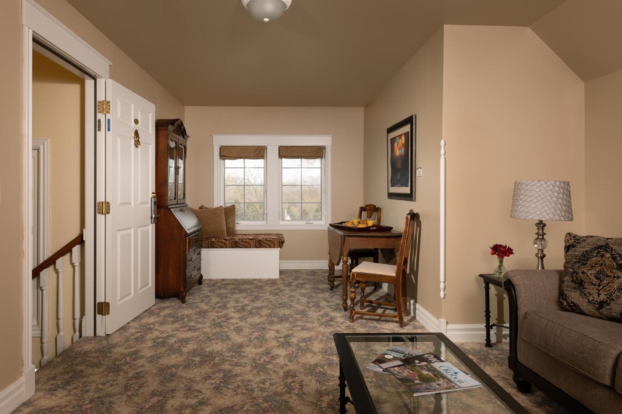 The Oakwood Inn โอโคโบจิ ภายนอก รูปภาพ
