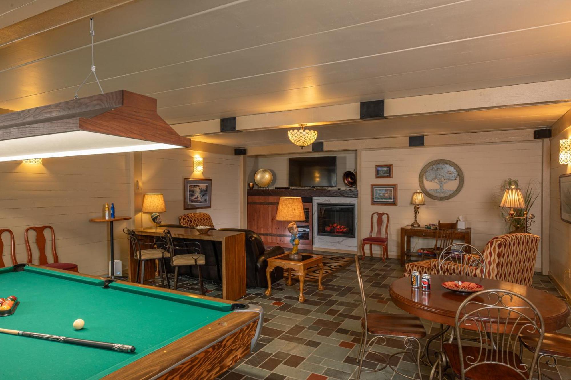 The Oakwood Inn โอโคโบจิ ภายนอก รูปภาพ