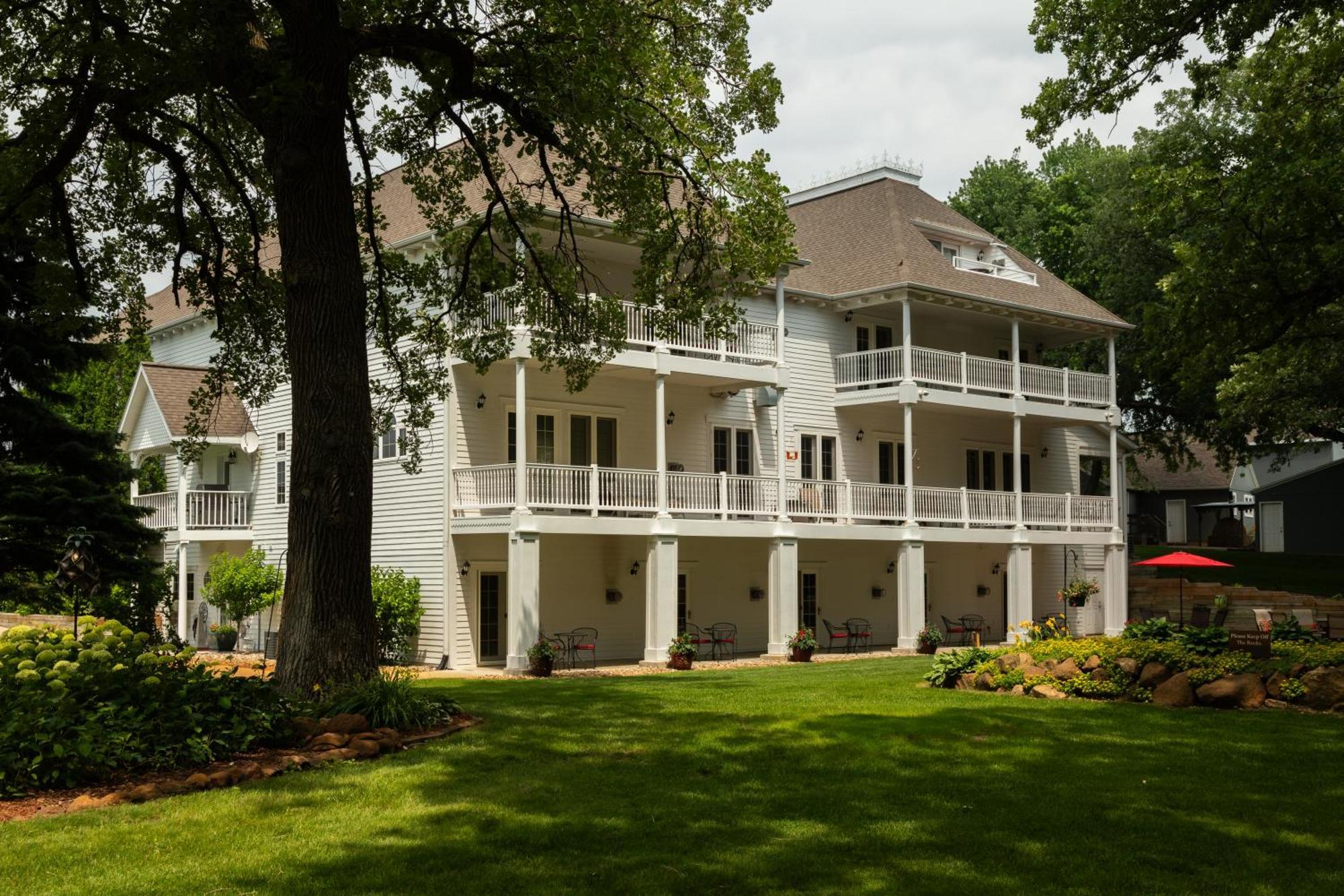 The Oakwood Inn โอโคโบจิ ภายนอก รูปภาพ